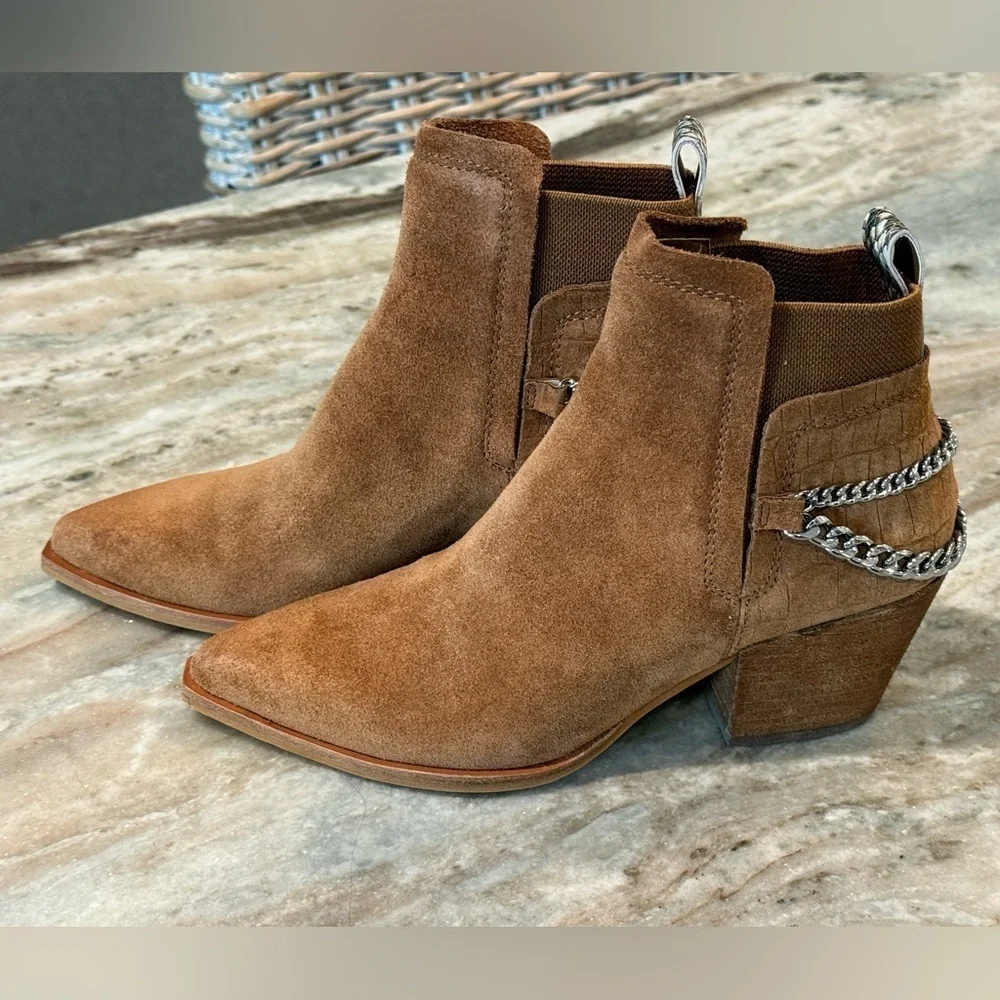 Women’s DOLCE VITA Shelah suede ankle boots- Size 6